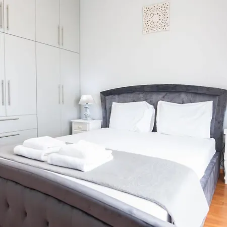 Modern Apt In Galatsi With Stunning Views Of Athens
