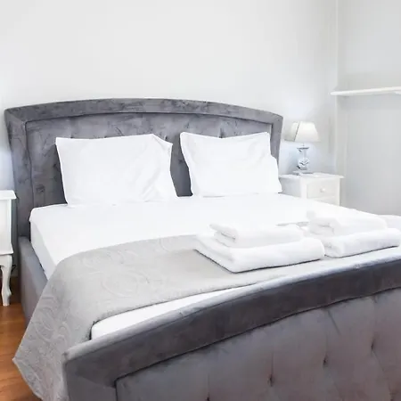 Modern Apt In Galatsi With Stunning Views Of Athens